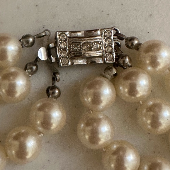 Franklin Mint Jacqueline Kennedy Triple Strand Faux Replica Pearl Necklace - Picture 5 of 16